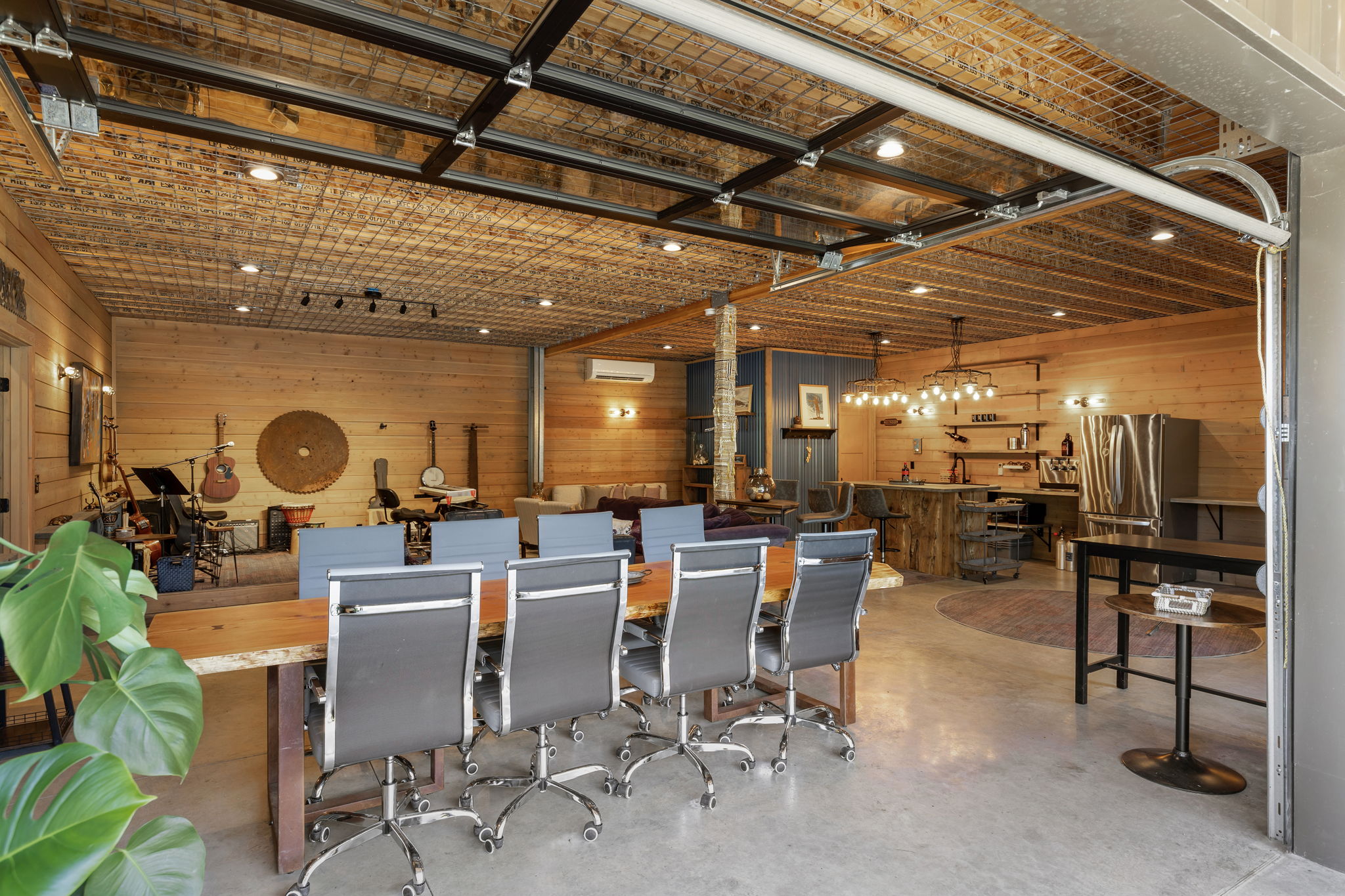 Silver Creek Lounge gathering area